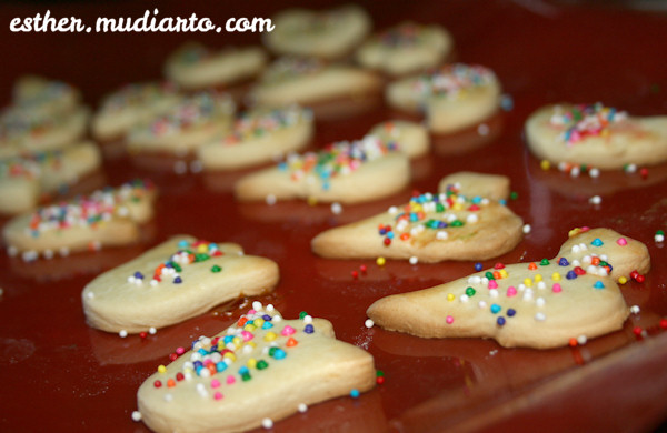 baking butter cookies with sprinkles